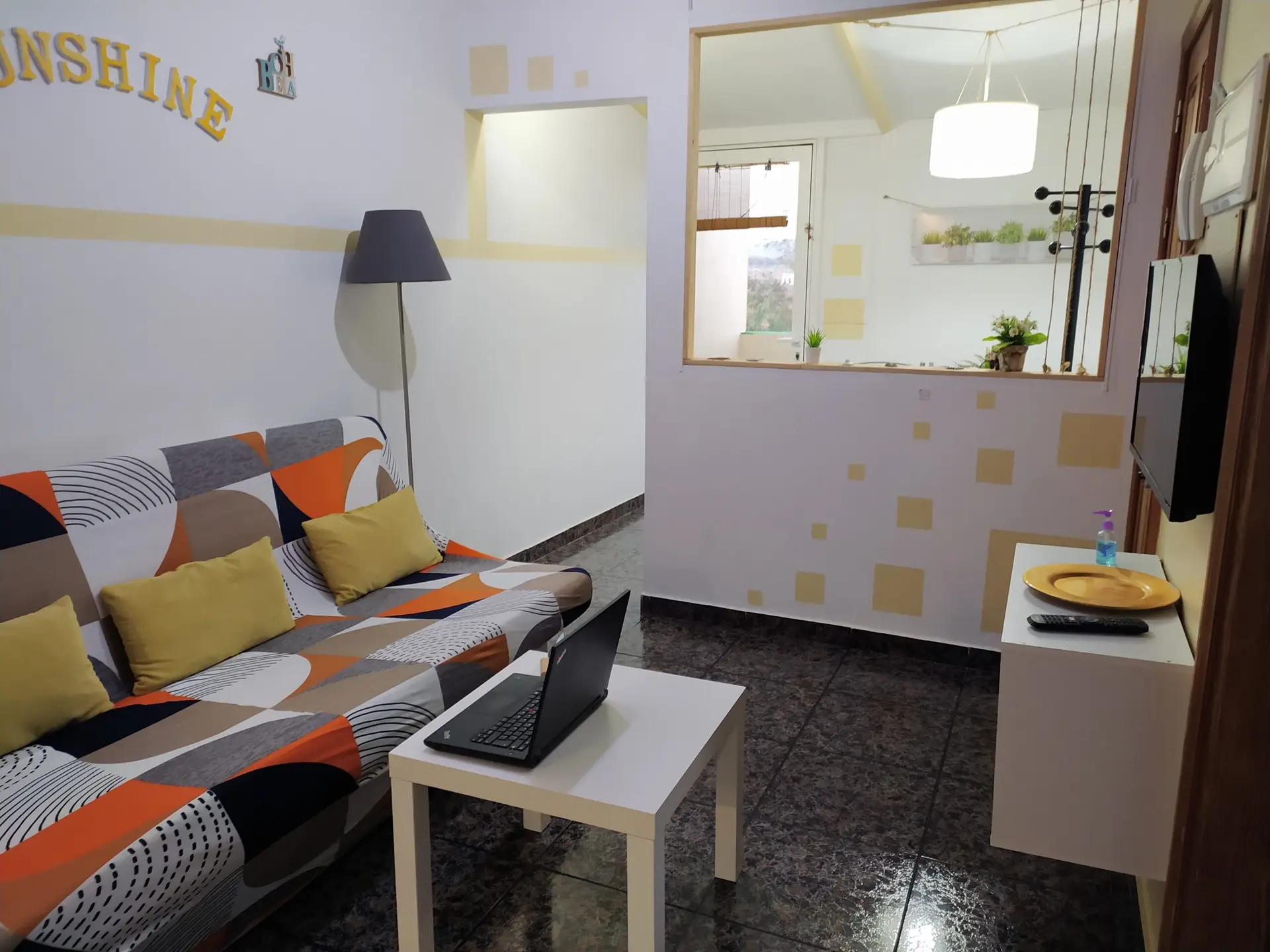 Burrero_beach_stay_Sunshine_living_room